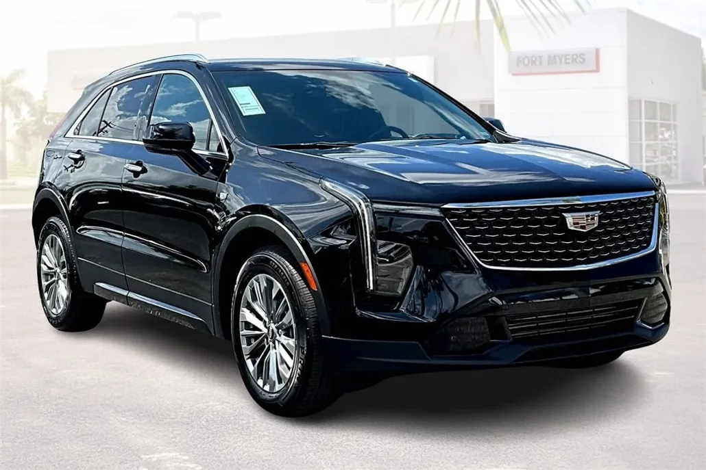 2024 Cadillac XT4 Premium Luxury photo 1