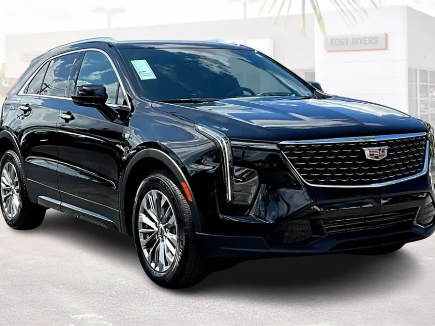 2024 Cadillac XT4 Premium Luxury photo 1