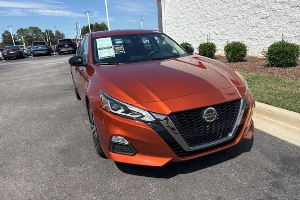 2022 Nissan Altima 2.5 SR photo 1