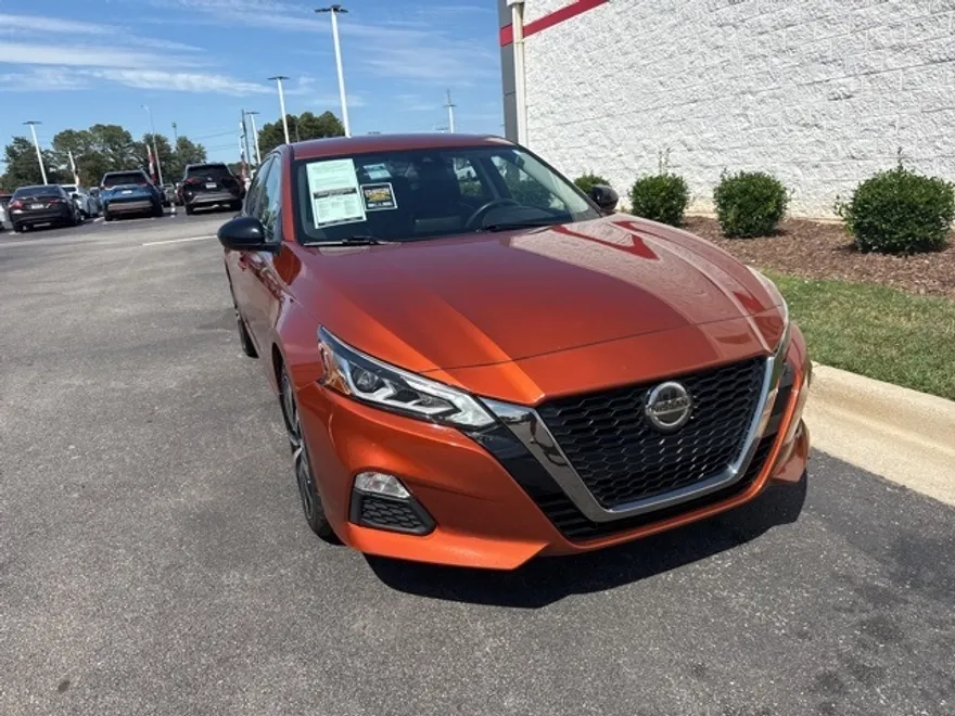 2022 Nissan Altima 2.5 SR photo 1