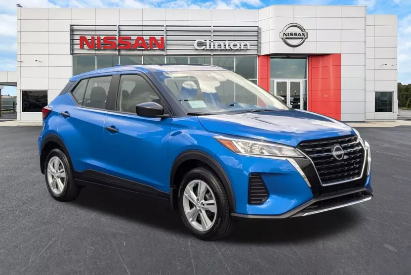 2025 Nissan Kicks Play S photo 1