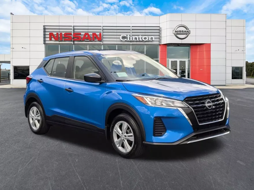 2025 Nissan Kicks Play S photo 1