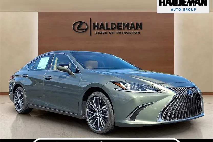 2025 Lexus ES 300h photo 1