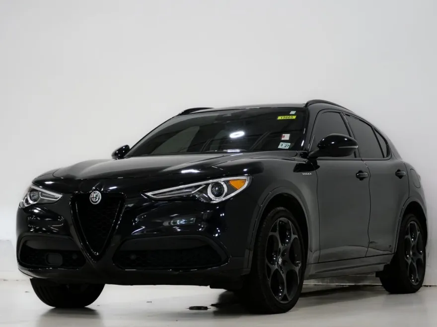 2022 Alfa Romeo Stelvio Ti Sport photo 1