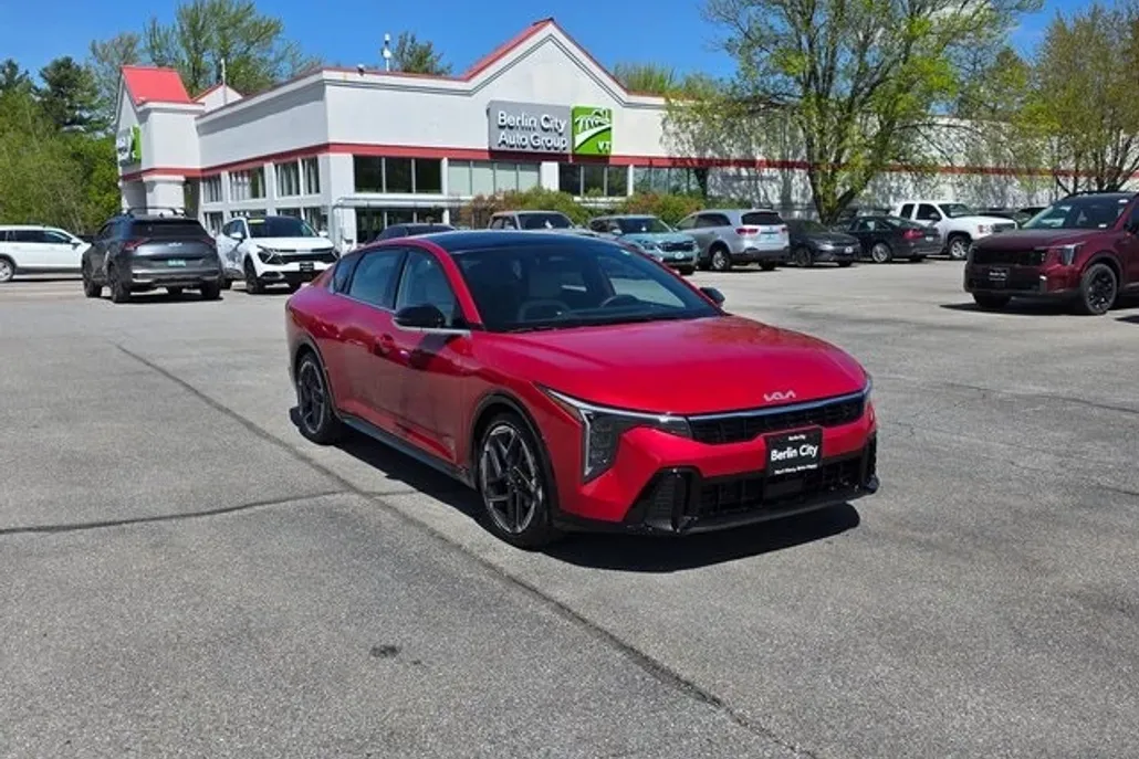 2025 Kia K4 GT-Line photo 1