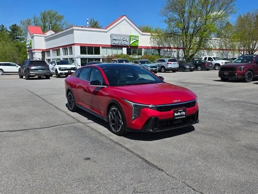 2025 Kia K4 GT-Line photo 1