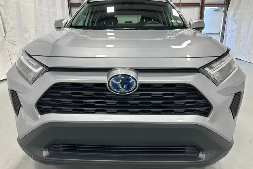 2024 Toyota RAV4 Hybrid XLE photo 1