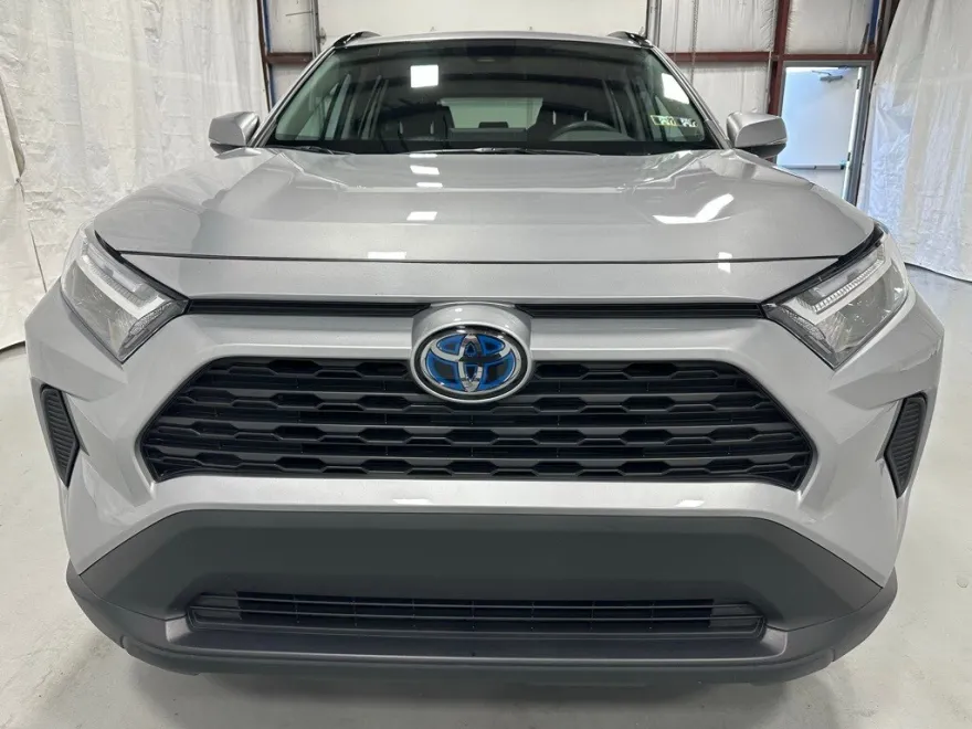 2024 Toyota RAV4 Hybrid XLE photo 1