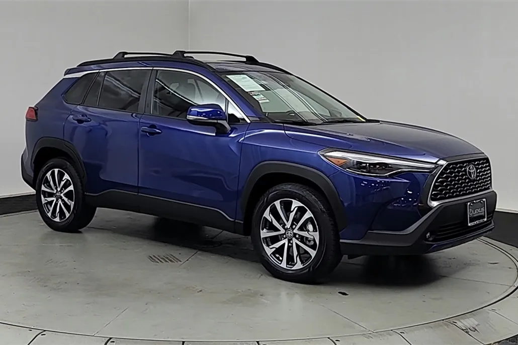 2023 Toyota Corolla Cross XLE photo 1