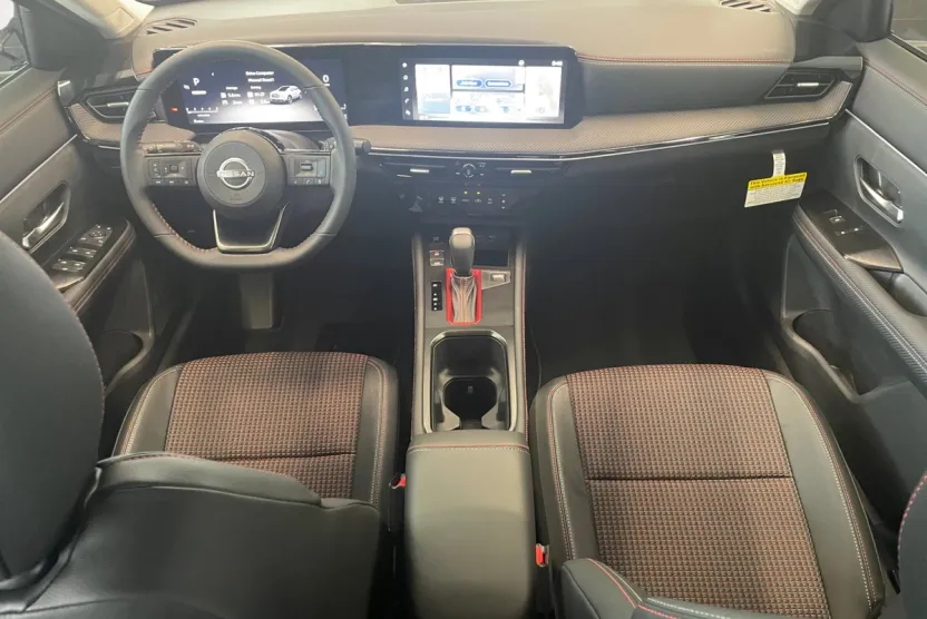 2025 Nissan Kicks SR photo 1
