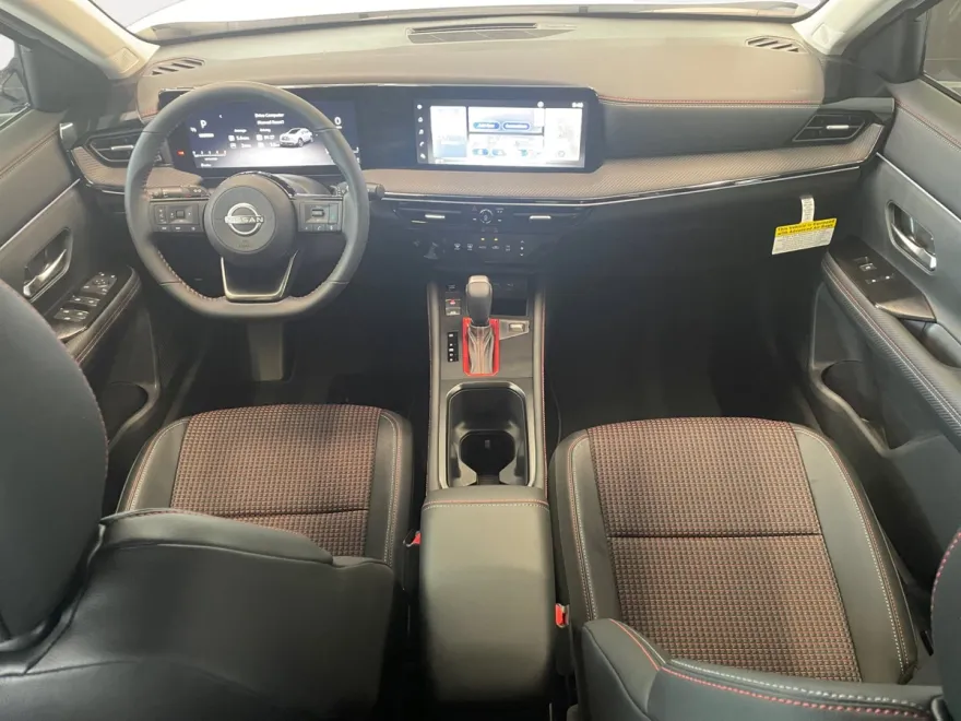 2025 Nissan Kicks SR photo 1