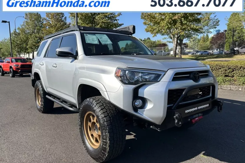 2020 Toyota 4Runner SR5 photo 1
