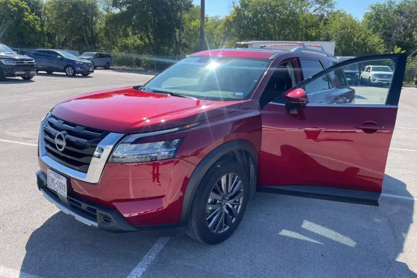 2024 Nissan Pathfinder SL photo 1