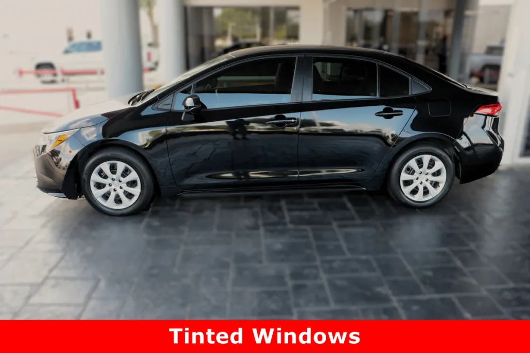 2023 Toyota Corolla LE photo 1
