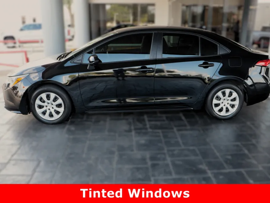 2023 Toyota Corolla LE photo 1
