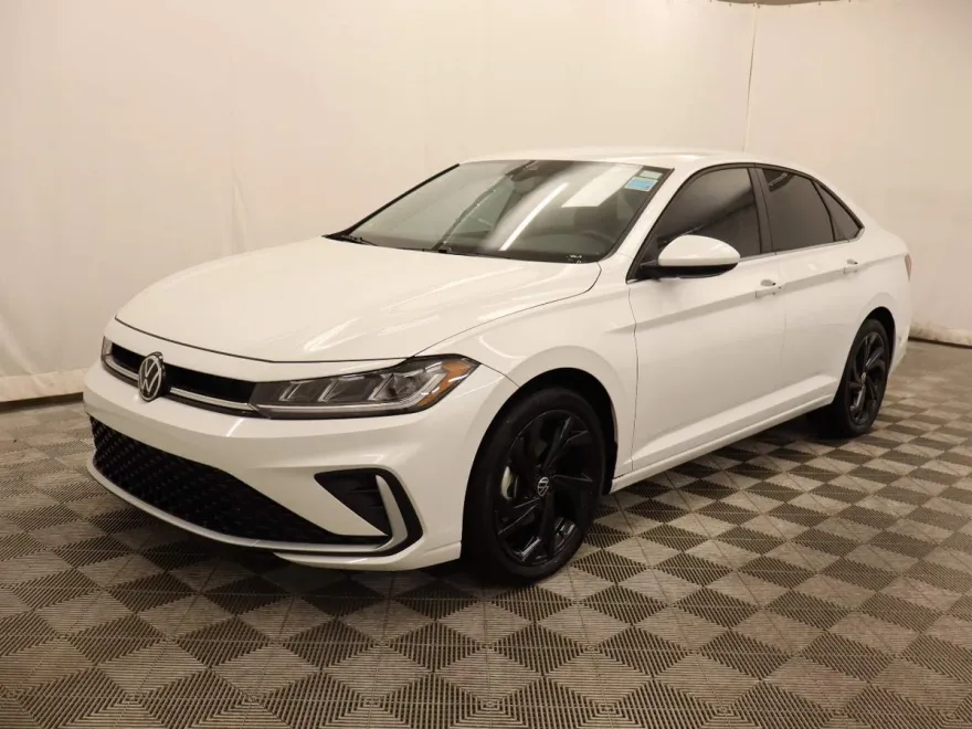 2025 Volkswagen Jetta SE photo 1