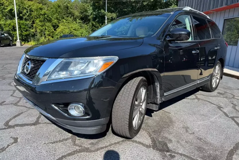 2014 Nissan Pathfinder Platinum photo 1