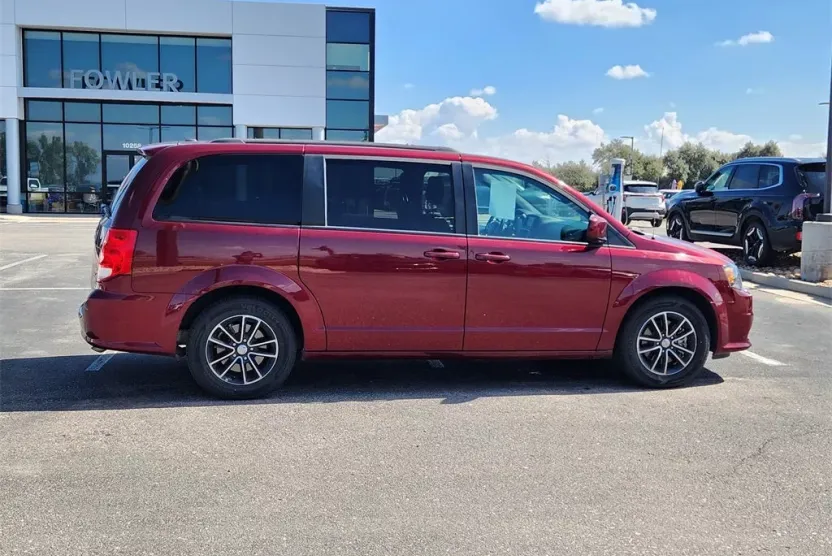 2018 Dodge Grand Caravan GT photo 1