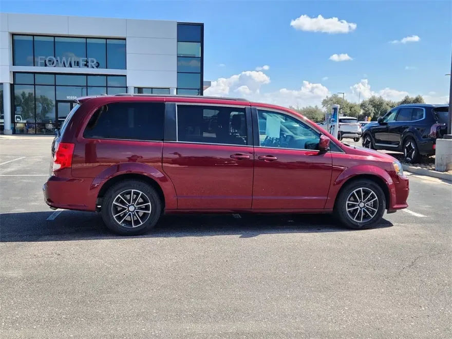 2018 Dodge Grand Caravan GT photo 1