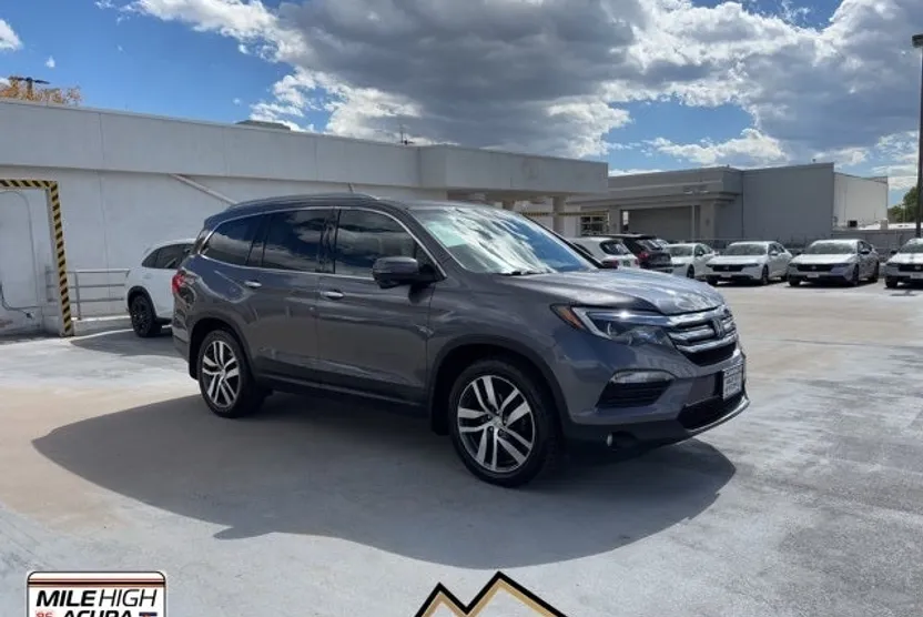 2017 Honda Pilot Touring photo 1