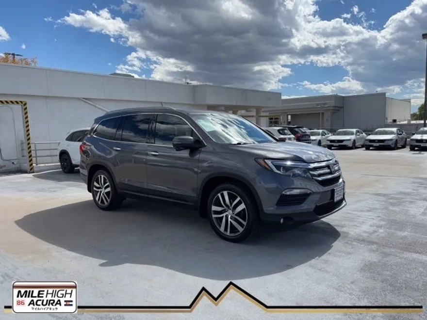 2017 Honda Pilot Touring photo 1