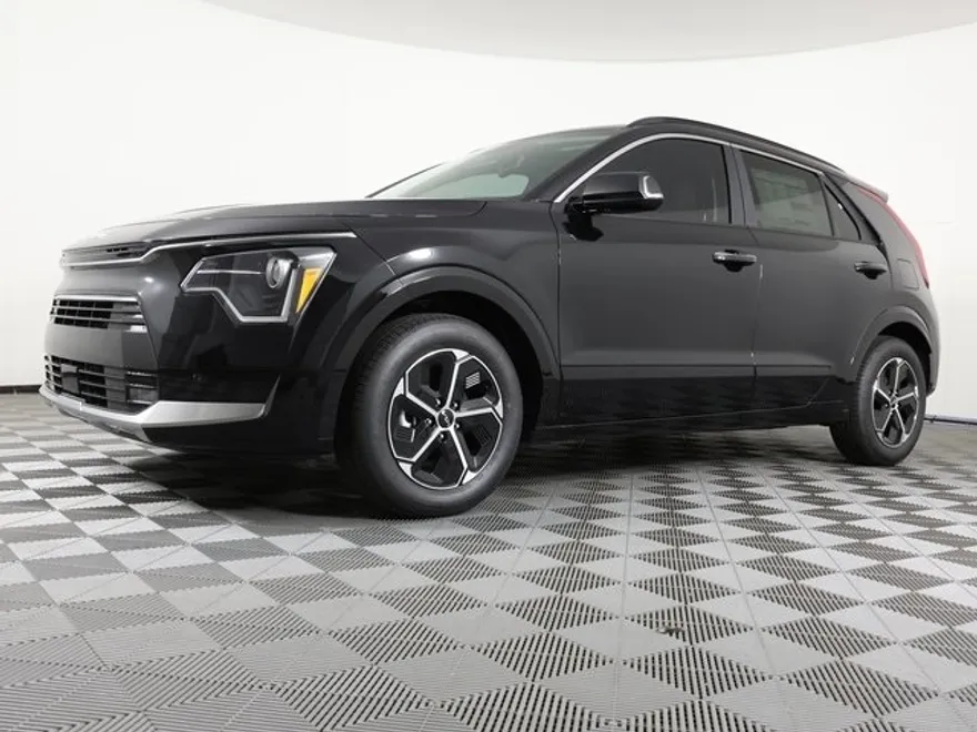 2025 Kia Niro SX photo 1
