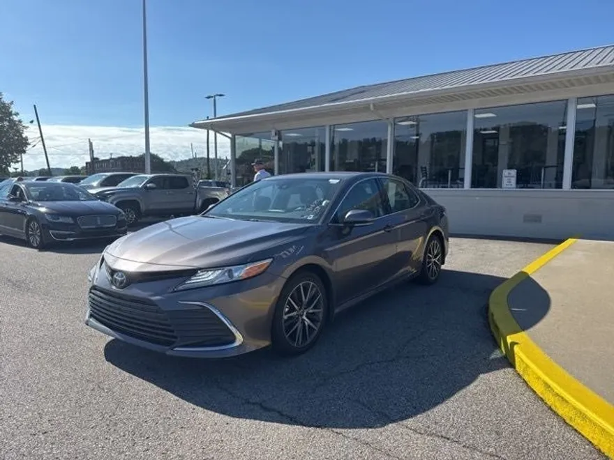 2024 Toyota Camry XLE photo 1