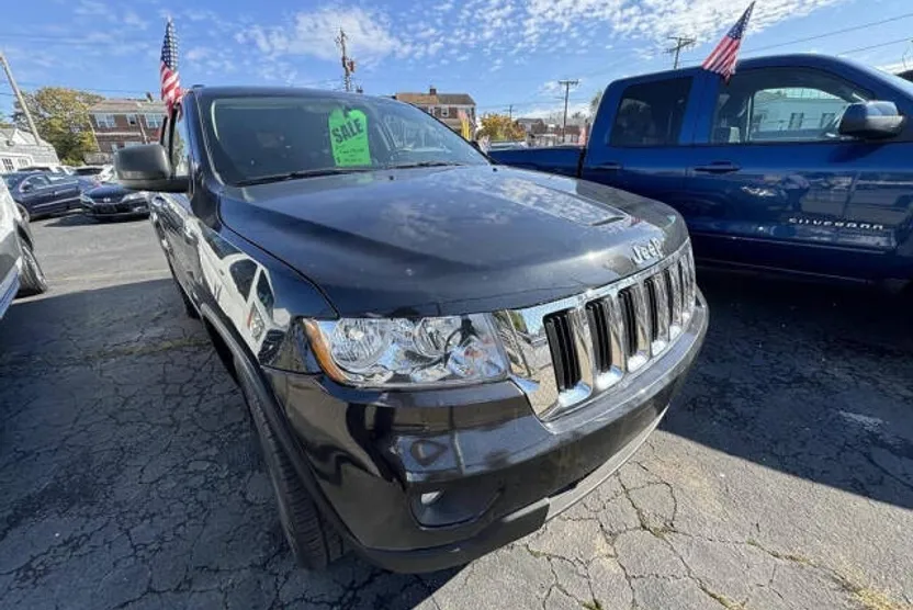 2011 Jeep Grand Cherokee Laredo photo 1