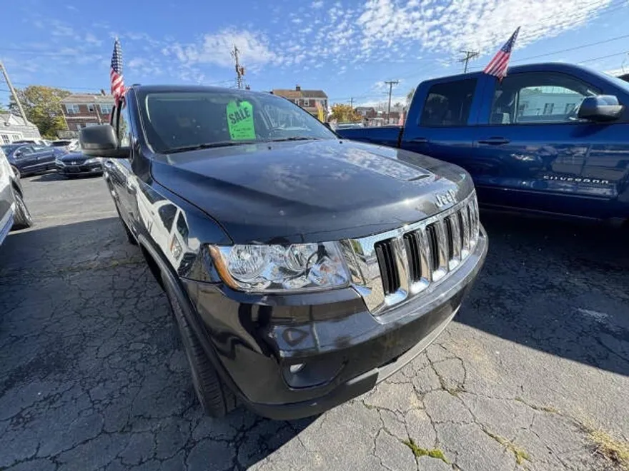 2011 Jeep Grand Cherokee Laredo photo 1