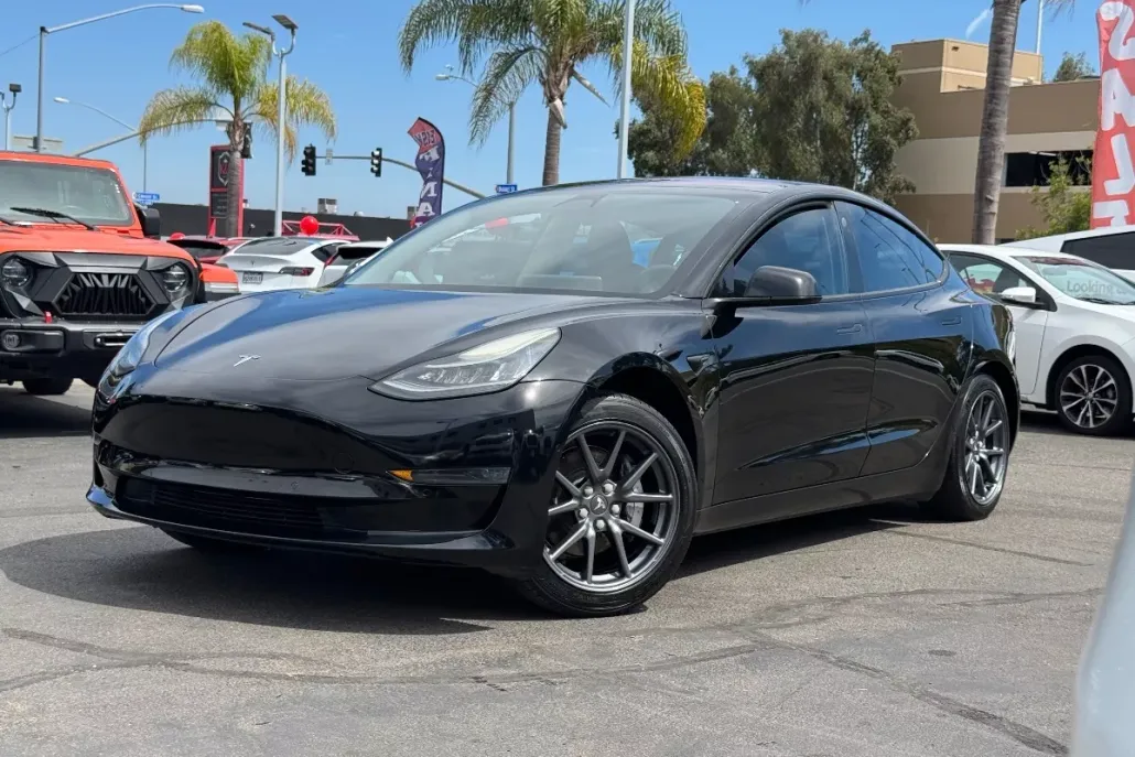 2018 Tesla Model 3 Long Range photo 1