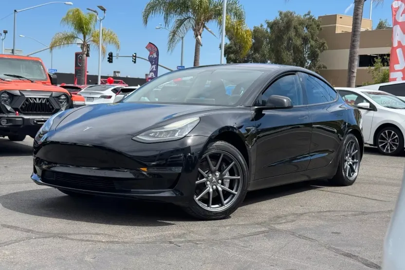 2018 Tesla Model 3 Long Range photo 1