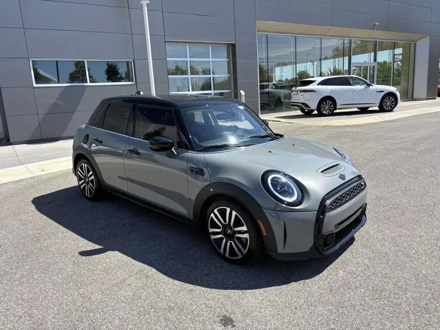 2023 Mini Cooper S Iconic photo 1