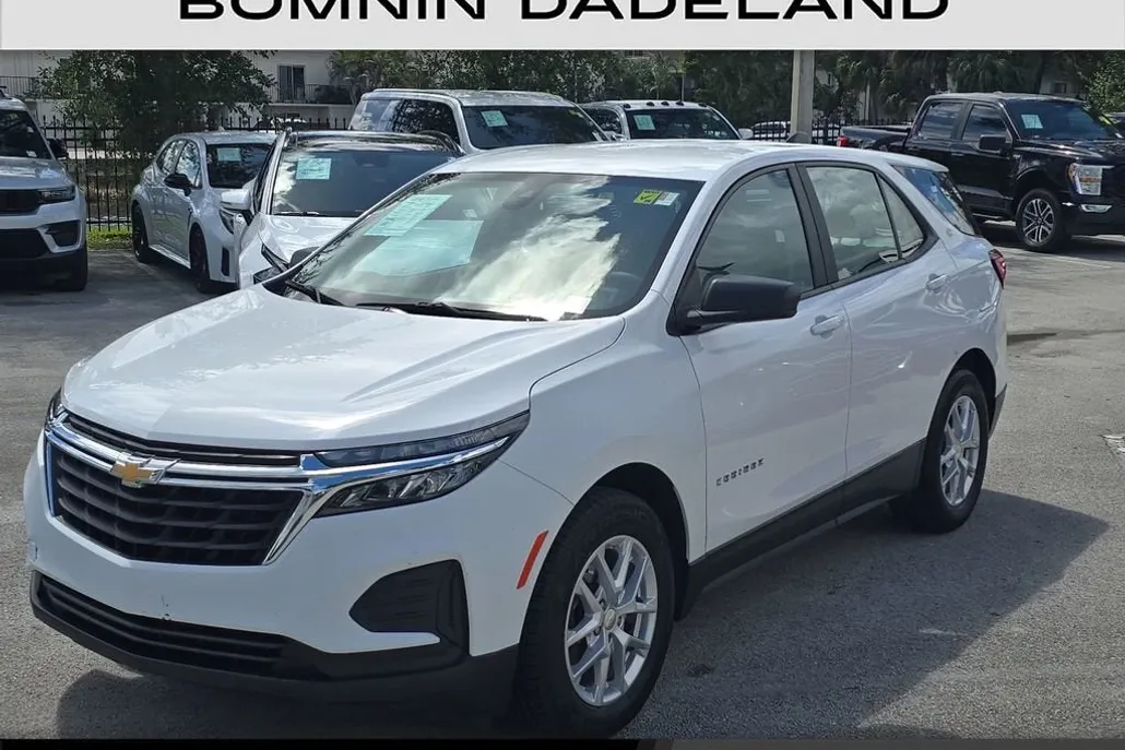 2023 Chevrolet Equinox LS photo 1