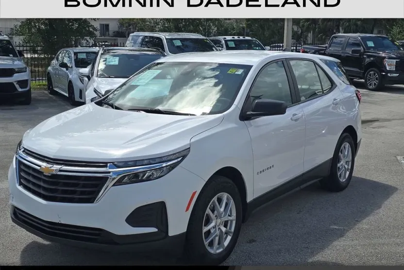 2023 Chevrolet Equinox LS photo 1