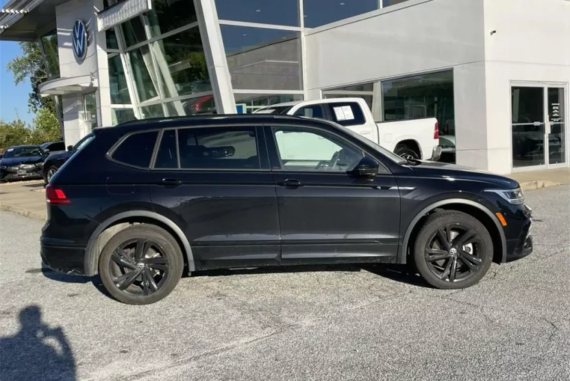 2024 Volkswagen Tiguan SE R-Line Black photo 1