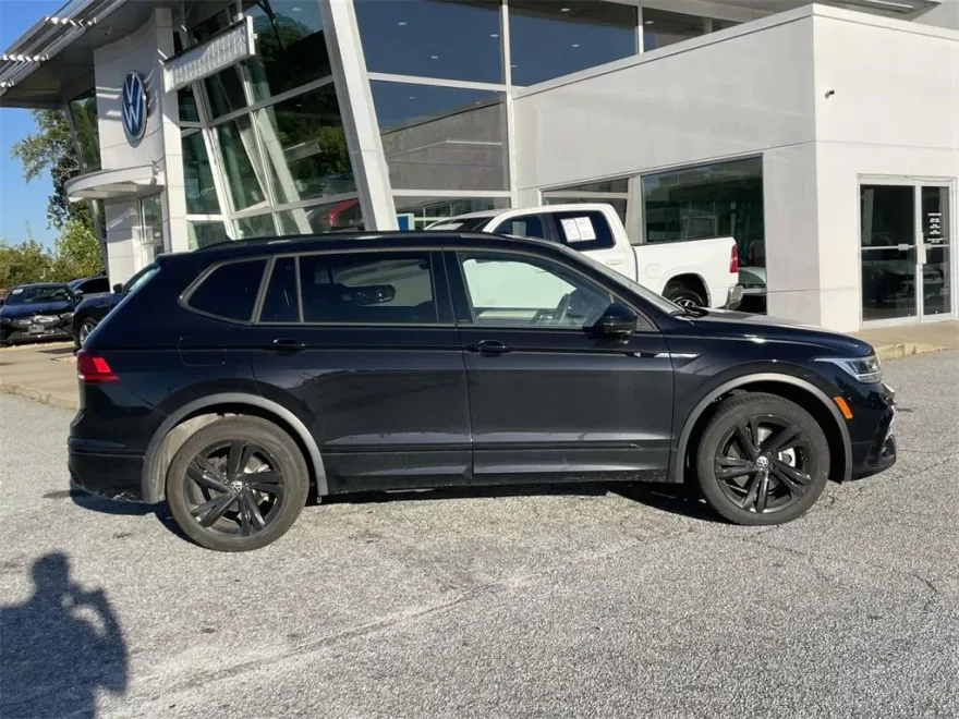 2024 Volkswagen Tiguan SE R-Line Black photo 1
