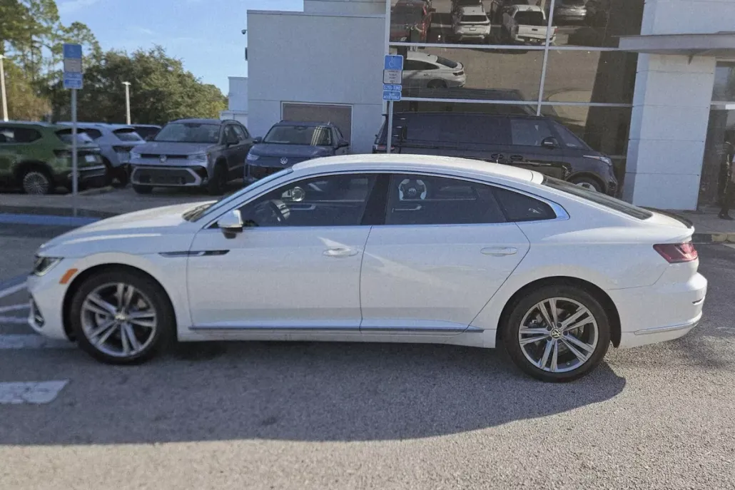 2023 Volkswagen Arteon SE R-Line photo 1