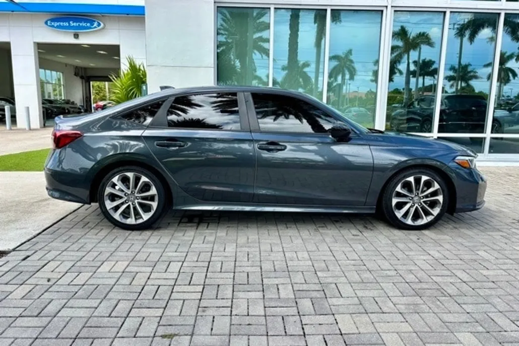 2025 Honda Civic Sport photo 1