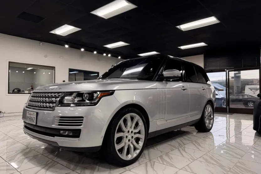 2017 Land Rover Range Rover HSE photo 1