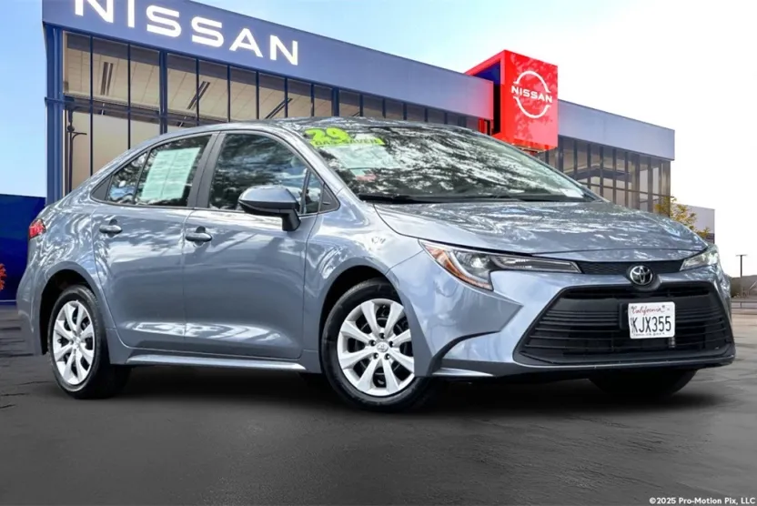 2024 Toyota Corolla LE photo 1