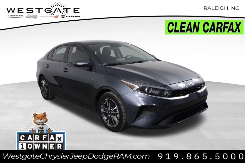 2023 Kia Forte LXS photo 1