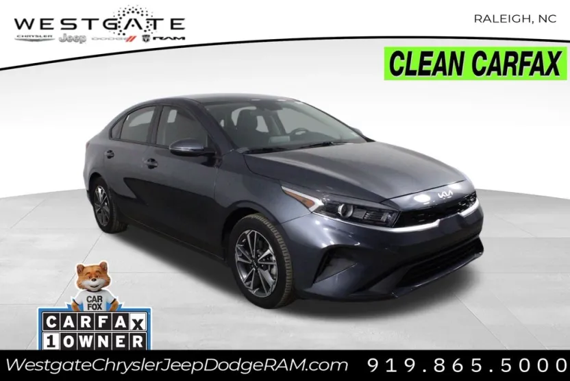 2023 Kia Forte LXS photo 1