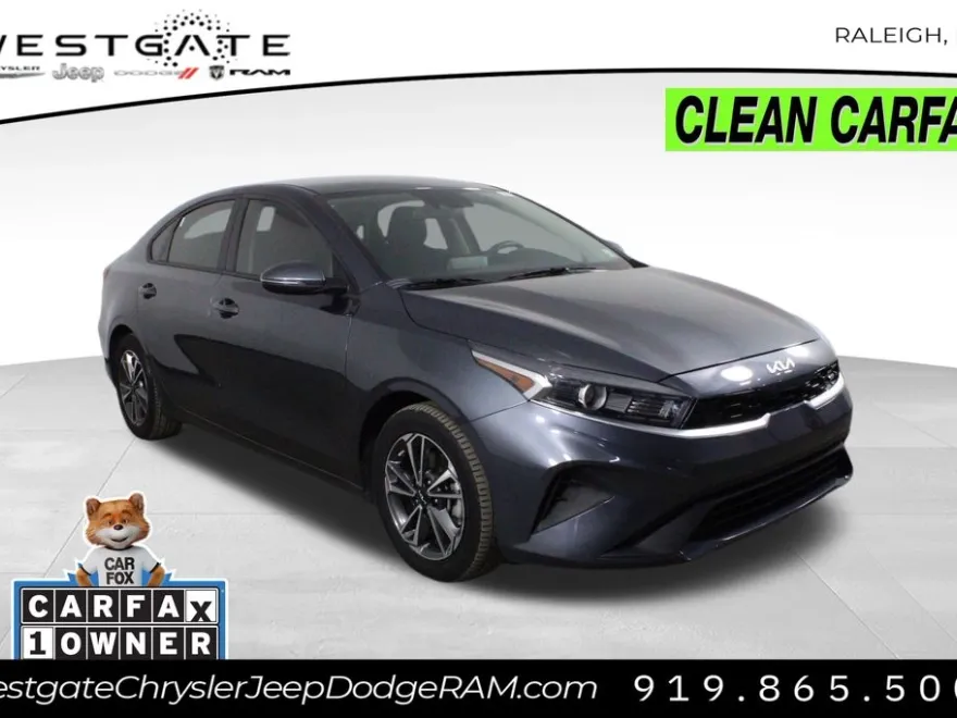 2023 Kia Forte LXS photo 1