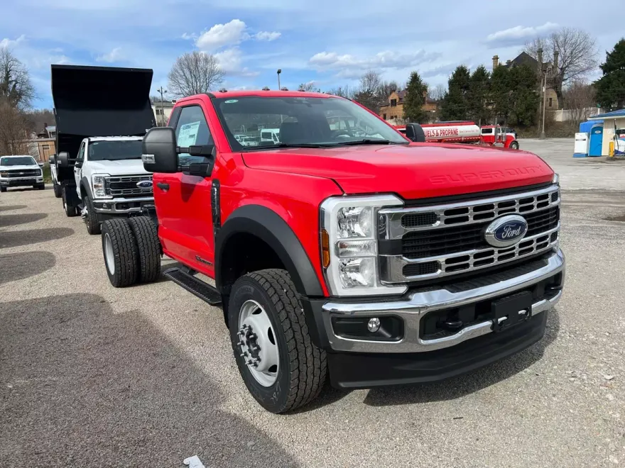 2025 Ford F-600 photo 1