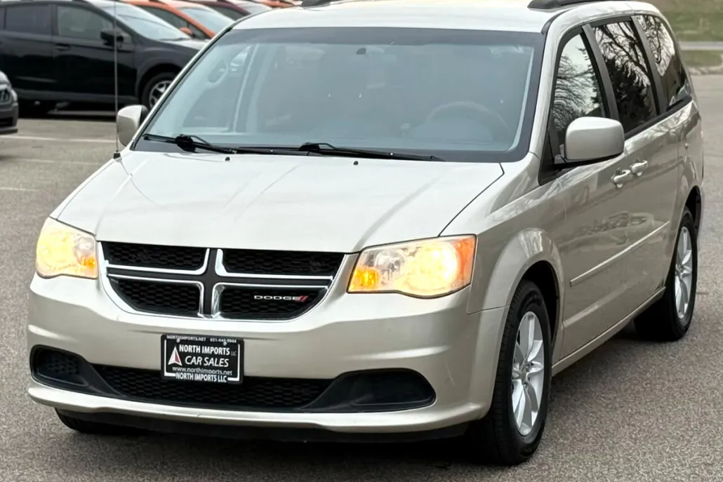 2014 Dodge Grand Caravan SXT photo 1
