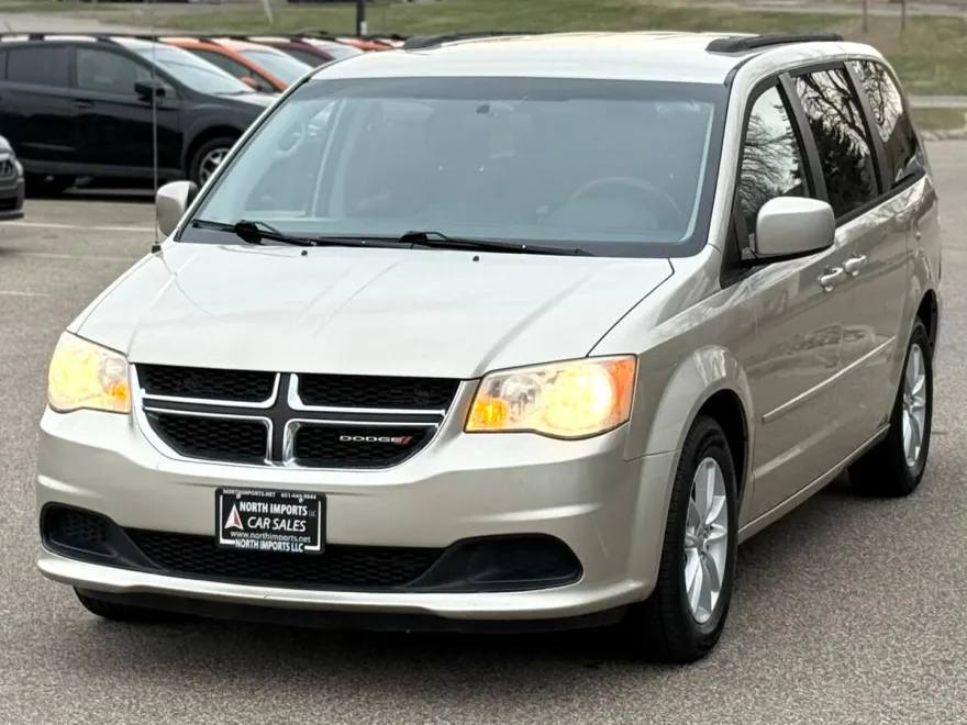 2014 Dodge Grand Caravan SXT photo 1