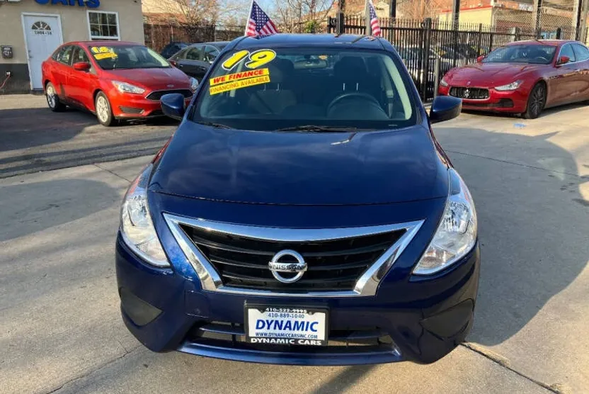 2019 Nissan Versa SV photo 1