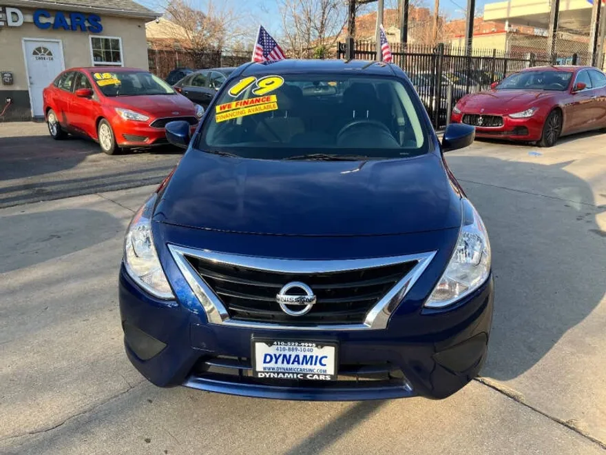 2019 Nissan Versa SV photo 1
