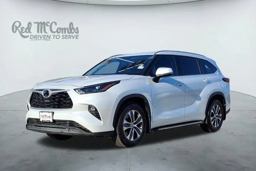 2022 Toyota Highlander XLE photo 1