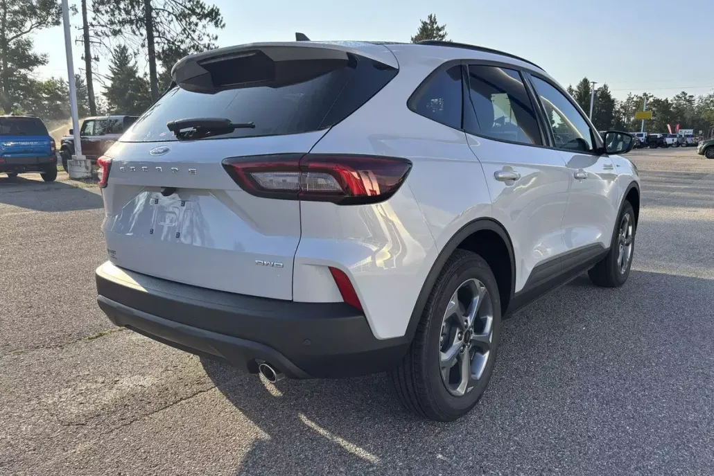 2025 Ford Escape ST-Line photo 1
